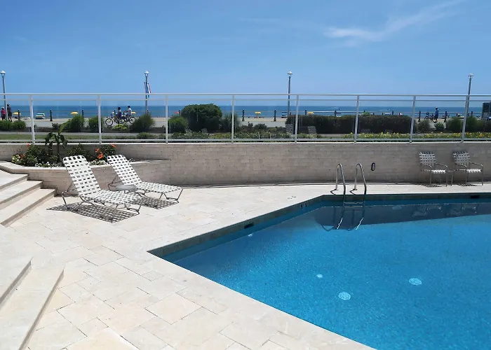 Surfbreak Virginia Beach Oceanfront, An Ascend Collection Hotel
